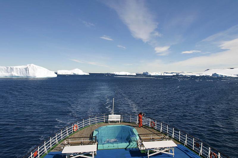 IMG_3098 Moving through the bergs and floes.