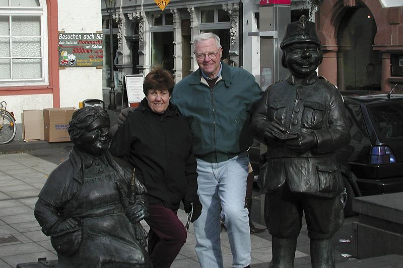 DSCN1371 Max & Moritz with Chuck & Freda Gerrish.