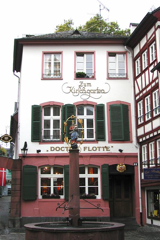 DSCN1420 I couldn't take enough pictures of the lovely buildings.