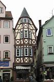 DSCN1460 A squished building.