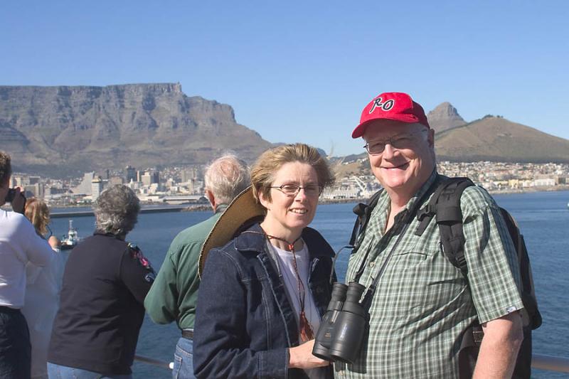 CRW_4659 Nov. 7, 2006 - Capetown, South Africa.  Bill & Adele with Table Mountain in the background.